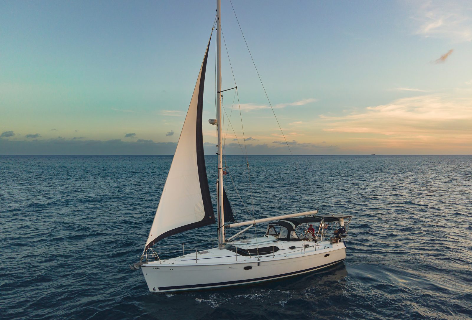 2008 Hunter 45 Deck Salon sailing yacht for sale in Honolulu, Hawaii